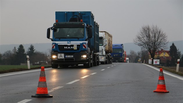 Pobl Olomouce se srazily dva autobusy pot, co jeden z idi nedal pednost. Pi nehod se zranil jeden cestujc a tak byla doasn zablokovna run silnice I/46.