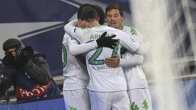 VEDEME! Fotbalist Wolfsburgu se raduj z glu proti Gentu.