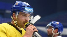 OBČERSTVENÍ. Tomáš Voráček na tréninku české reprezentace. OBČERSTVENÍ. Tomáš Voráček na tréninku české reprezentace.