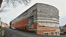 Nevábný pohled na torzo českodubského kulturního domu. Nevábný pohled na torzo českodubského kulturního domu.