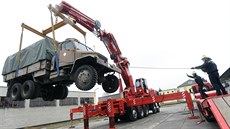 Hasičtí záchranáři v Hlučíně předvedli ve střední Evropě unikátní obří jeřáb.... Hasičtí záchranáři v Hlučíně předvedli ve střední Evropě unikátní obří jeřáb....