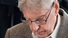 Bývalý osvětimský dozorce Reinhold Hanning u soudu v Detmoldu. (11. února 2016) Bývalý osvětimský dozorce Reinhold Hanning u soudu v Detmoldu. (11. února 2016)
