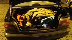BMW se čtyřmi Syřany zastavili policisté v Dolním Dvořišti. BMW se čtyřmi Syřany zastavili policisté v Dolním Dvořišti.