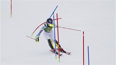 Mikaela Shiffrinová se proplétá brankami ve slalomu v Crans Montan.