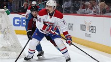 Tomáš Plekanec (vpravo) z Montrealu si kryje puk před Nickem Holdenem z... Tomáš Plekanec (vpravo) z Montrealu si kryje puk před Nickem Holdenem z...