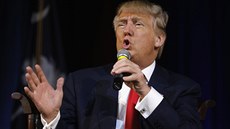 Donald Trump během předvolebního shromáždění v Severní Karolíně (17. února... Donald Trump během předvolebního shromáždění v Severní Karolíně (17. února...