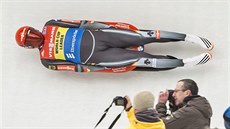 Německý sáňkař Felix Loch míří v Altenbergu pro prvenství ve Světovém poháru. Německý sáňkař Felix Loch míří v Altenbergu pro prvenství ve Světovém poháru.