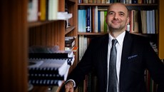 Bývalý kancléř Univerzity Hradec Králové Ondřej Tikovský. Bývalý kancléř Univerzity Hradec Králové Ondřej Tikovský.