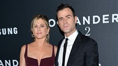 Jennifer Anistonová a její manel Justin Theroux (New York, 9. února 2016)