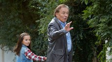 Karel Gott a jeho dcera Charlotte Ella ve filmu Decibely lásky Karel Gott a jeho dcera Charlotte Ella ve filmu Decibely lásky
