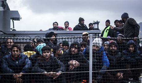 Lesbos. Lod ecké pobení stráe kadý den zachrání v Egejském moi stovky...