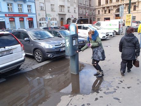 Parkovací automat na Senováném námstí. Zdánliv malý problém, ale pro mnoho...