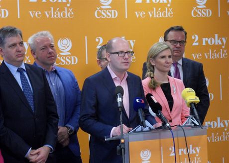 Premiér a pedseda SSD Bohuslav Sobotka po jednání irího vedení strany s...