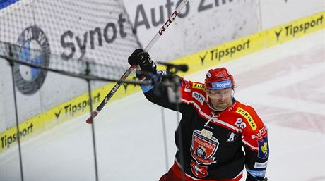 Hradecký útoník Jaroslav Bedná slaví gól do zlínské sít.