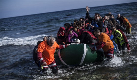 Uprchlíci po pistání na eckém ostrov Lesbos  (23. února 2016)