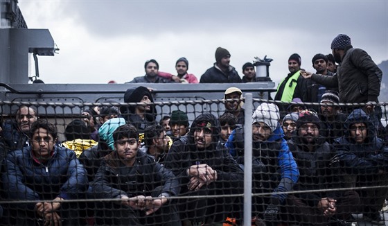 Lod ecké pobení stráe na Ostrov Lesbos.