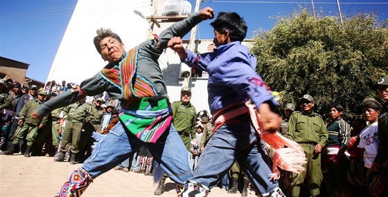 Bizarní rituál peívá v Bolívii staletí, odolává jak státu, tak katolické...