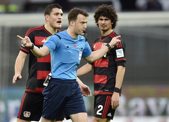 Rozhodí Felix Zwayer peruuje zápas, protoe trenér Leverkusenu odmítl odejít...