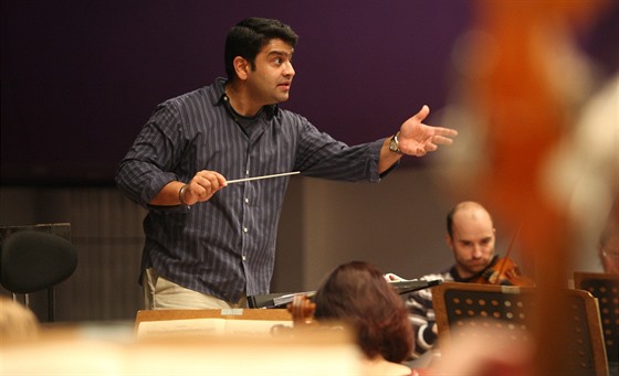 Dirigent Debashish Chaudhuri se zlínskou filharmonií dlouhodob spolupracuje.