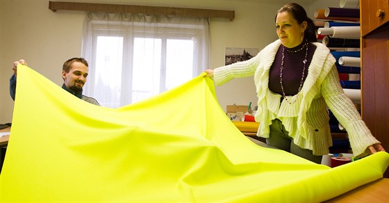 Role luté vysoce viditelné látky, která se pouívá na výrobu reflexních vest.