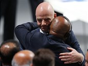 Gianni Infantino pijm gratulace ke zvolen prezidentem FIFA.