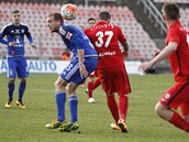 Momentka z duelu Brna (červená) a Olomouce Momentka z duelu Brna (červená) a Olomouce