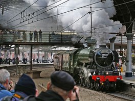 LÉTAJÍCÍ SKOT. Historická parní lokomotiva absolvuje zkuební jízdu v anglickém...