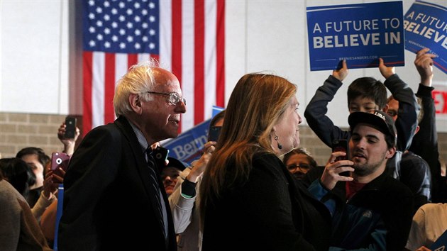 Bernie Sanders pijel na shromdn svch podporovatel do Rochesteru ve stt Minnesota. Vystoupil zde s projevem pot, co byl v Jin Karoln v primrkch poraen Hillary Clintonovou (27. nora 2016).