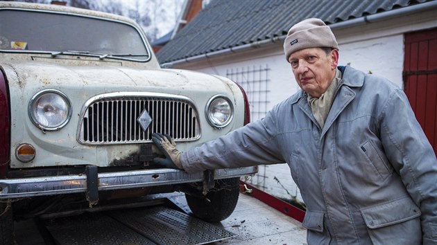 Anker Krarup prodv svoji sbrku vce ne 50 aut, kterou nashromdil ve sv stodole.