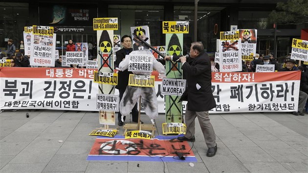 V Soulu lid protestovali proti KLDR (22. nora 2016).