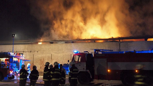 Por skladovac haly na seno v Ohnianech u Novho Bydova. (27. 2. 2016)