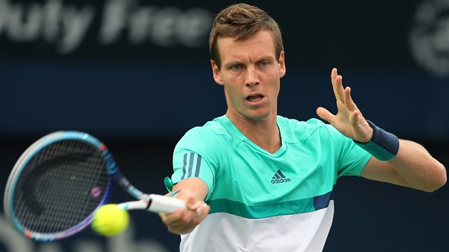 FORHEND.Tom Berdych na turnaji v Dubaji.