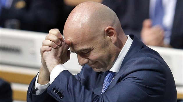 Gianni Infantino se prv stal novm prezidentem FIFA.