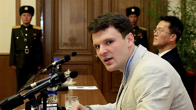 Otto Warmbier na tiskov konferenci v severokorejskm Pchjongjangu. (29. 2. 2016)