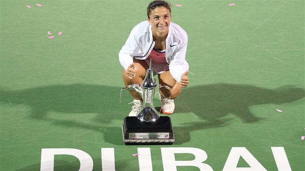 Sara Erraniov s trofej pro vtzku turnaje v Dubaji