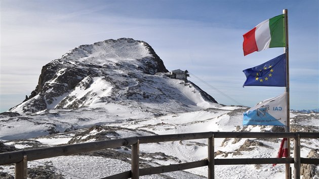 Pohled od chaty Rifugio Rosetta na vrchol Cima della Rosetta