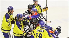 Potyčka v utkání České Budějovice vs. Přerov (žlutá). Potyčka v utkání České Budějovice vs. Přerov (žlutá).