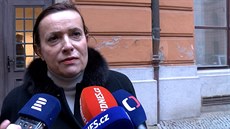 Alena Vitásková u brnnského soudu (prosinec 2015)