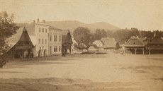 Námstí v Ronov pod Radhotm kolem roku 1869.