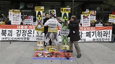 V Soulu lidé protestovali proti KLDR (22. února 2016).