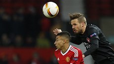 Filip Novák v dresu Midtjyllandu (nahoře) Jesse Lingard z Manchesteru United v... Filip Novák v dresu Midtjyllandu (nahoře) Jesse Lingard z Manchesteru United v...