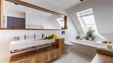 Koupelna je vybavena akrylátovou vanou, keramickým dvojumyvadlem Vero (obojí...