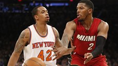 Joe Johnson (vpravo) z Miami v souboji s Lancem Thomasem z New Yorku. Joe Johnson (vpravo) z Miami v souboji s Lancem Thomasem z New Yorku.