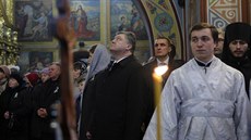 Ukrajinský prezident Petro Poroenko a jeho ena Maryna Poroenková se úastní...