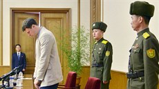 Otto Warmbier na tisková konferenci v korejském Pchjongjangu. (29. 2. 2016)