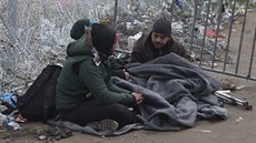 U pechodu Idomeni mezi eckem a Makedonií nyní eká asi 6 500 uprchlík....