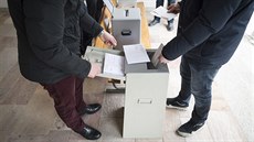 Švýcaři v neděli hlasovali v referendu o čtyřech iniciativách, mimo jiné o... Švýcaři v neděli hlasovali v referendu o čtyřech iniciativách, mimo jiné o...