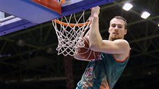 Ondřej Balvín ze Sevilly právě zasmečoval. Ondřej Balvín ze Sevilly právě zasmečoval.