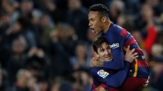 Lionel Messi (vlevo) a Neymar se radují z gólu Barcelony. Lionel Messi (vlevo) a Neymar se radují z gólu Barcelony.