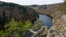 Z ostrohu na levém břehu Vltavy pod Třebenicemi se naskýtá bezpočet možností k... Z ostrohu na levém břehu Vltavy pod Třebenicemi se naskýtá bezpočet možností k...